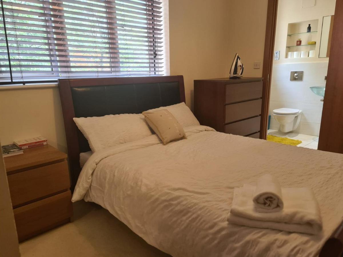 לונדון Red Naxela Canary Wharf Apartments מראה חיצוני תמונה